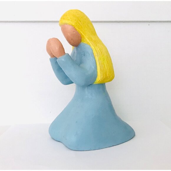 Hand Carved Wood Sculpture Praying Girl Artist Signed Folk Art Crockett 6.5" - Picture 1 of 7